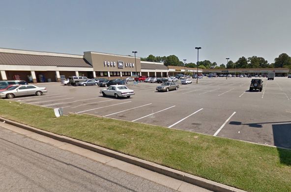 Bromley Shopping Center: 6200-6206 N Military Hwy, Norfolk, VA 23518